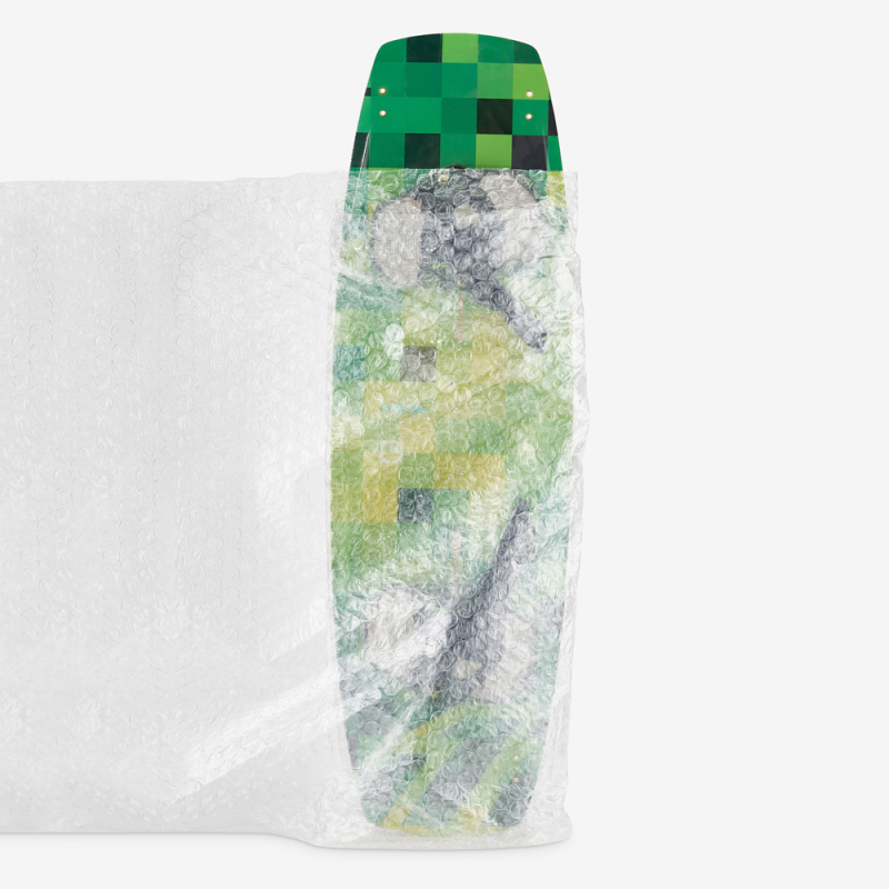 Fill & Wrap Luftpolsterfolie mit großen Noppen in Anwendung – Umwicklung eines großen Produkts, Transportschutz