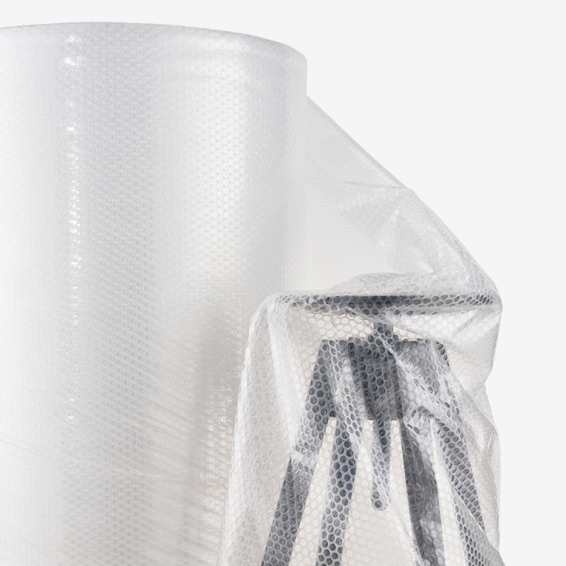 Ausgerollte Luftpolsterfolie zum Schutz eines Stuhls im Einsatz