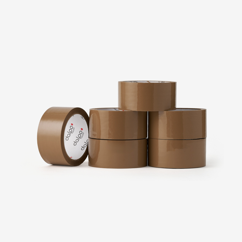 Set aus sechs braunen, geräuscharm abrollenden Packbändern – ideal zum Verschließen von Kartons und Paketen.