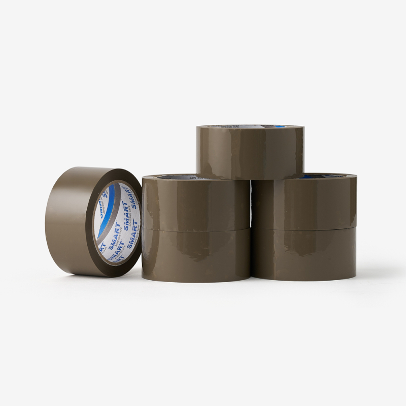 Set aus sechs braunen, acrylbasierten Packbändern - ideal zum Verschließen von Kartons und Paketen.