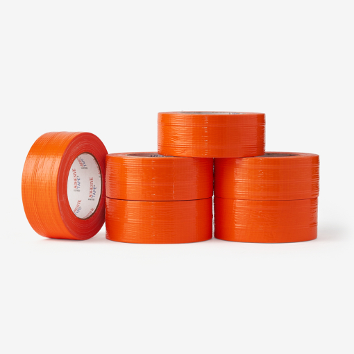 Set aus sechs orangefarbenen Putzbändern mit 48 mm Breite - ideal zum Schutz von Oberflächen.