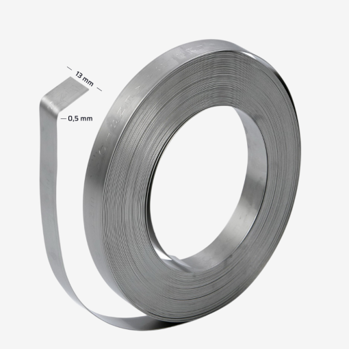 Stahlband auf Rolle mit einer Breite von 13 mm und einer Stärke von 0,5 mm, zum Umreifen und Sichern von Ladungen.