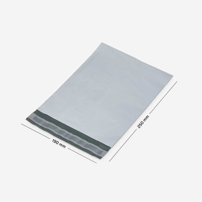 Versandbeutel auf grauem Hintergrund