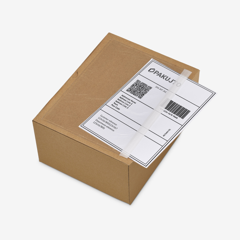 Lieferscheintasche auf einem Karton