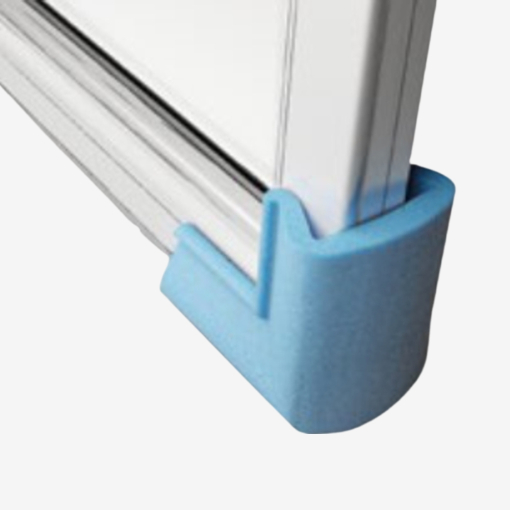 Schutzprofil U TULIP CORNER aus Polyethylenschaum – montiert an einer Fenstereckrahme