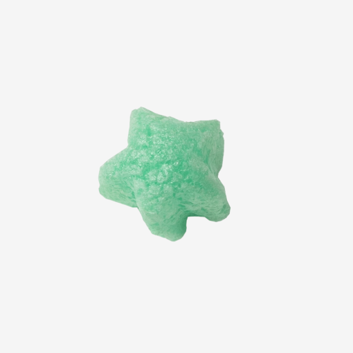 Einzelnes grünes Skropak-Sternchen - dekoratives und umweltfreundliches Füllmaterial.