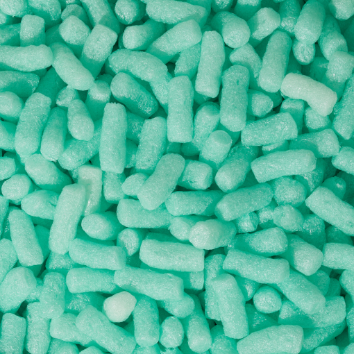 Nahaufnahme von grünem Skropak in Zylinderform - umweltfreundliches Füllmaterial für Kartons.