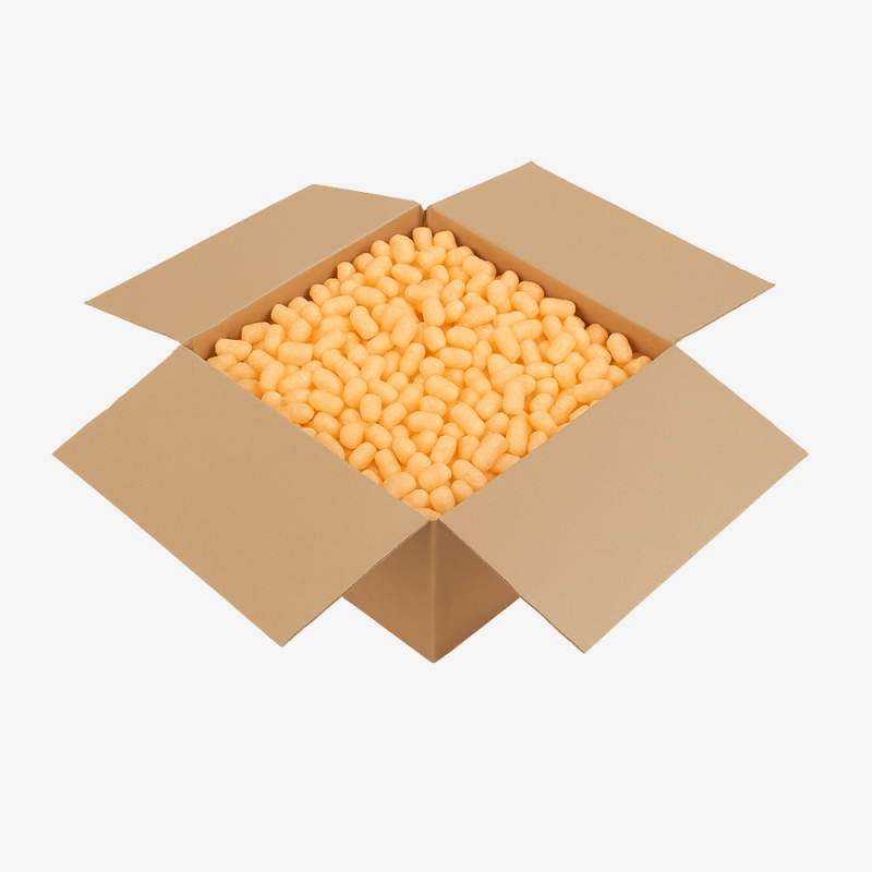 Karton gefüllt mit orangem, biologisch abbaubarem Skropak - umweltfreundliches Füllmaterial für Pakete.