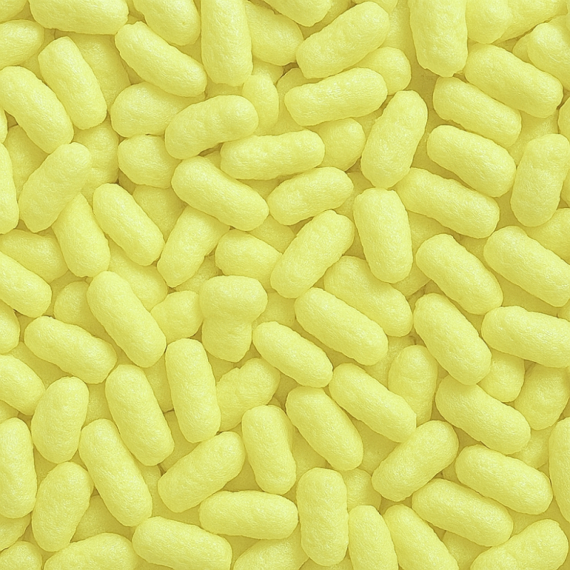 Nahaufnahme von gelbem Skropak in Zylinderform – umweltfreundliches Füllmaterial für Kartons.