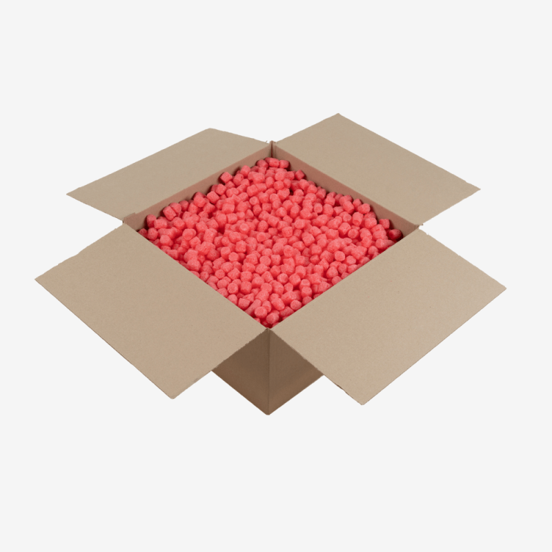 Karton gefüllt mit rosafarbenem, biologisch abbaubarem Skropak - umweltfreundliches Füllmaterial für Pakete.