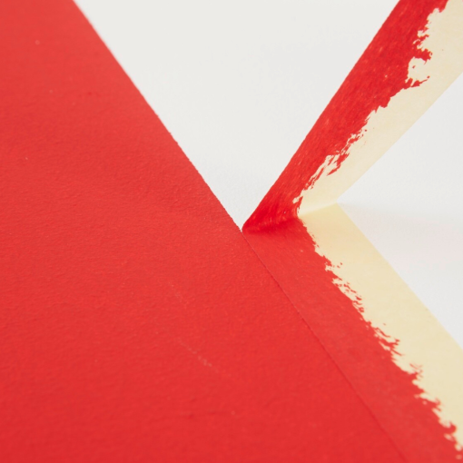 Perfekte Linie nach Entfernen des tesa® 4323 Abdeckbands von der gestrichenen Oberfläche.