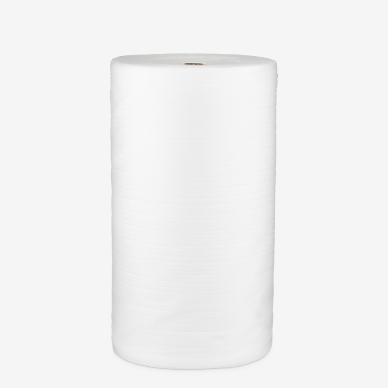 Polyethylenschaum PE mit 10 mm Stärke, auf Rolle gewickelt vor grauem Hintergrund.