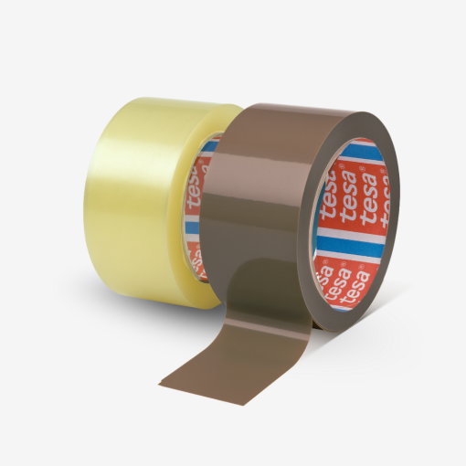 Set aus tesa® 4280 PV0 Verpackungsbändern in Braun und Transparent in verschiedenen Längen und Breiten.