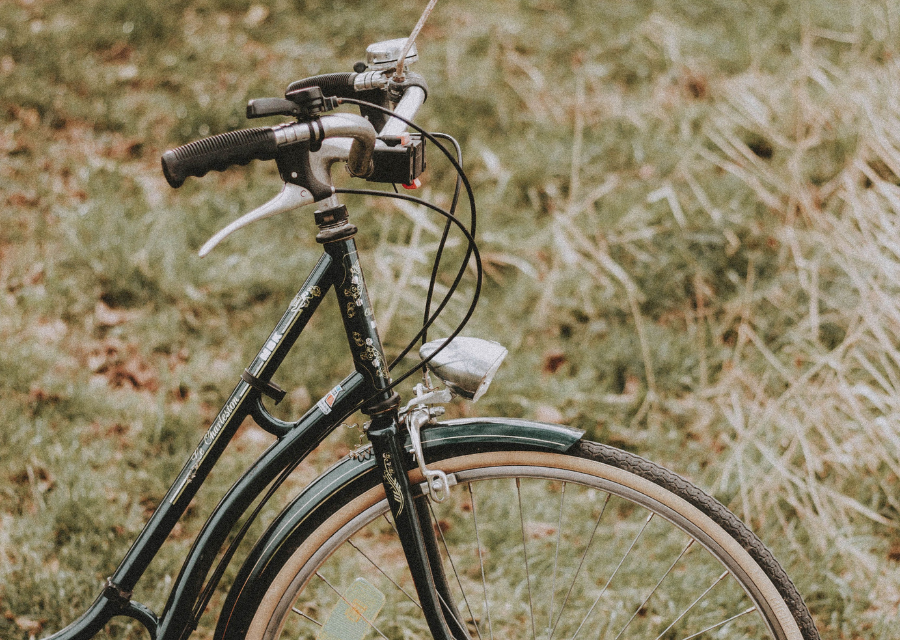 Versand eines Fahrrads per Kurier – wie verpackt man ein Fahrrad richtig? Ein umfassender Ratgeber für sicheres Verpacken von Zweirädern für E-Commerce und private Versender.