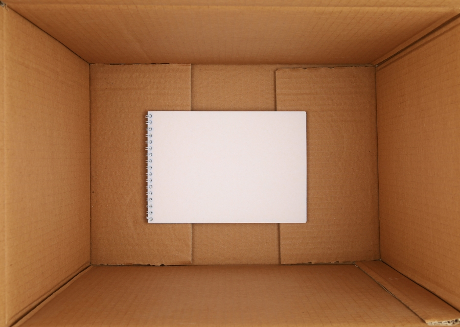 Großer Karton, kleines Produkt – die brennende Herausforderung von E-Commerce-Unternehmen bei der Verpackung von Produkten für den Versand